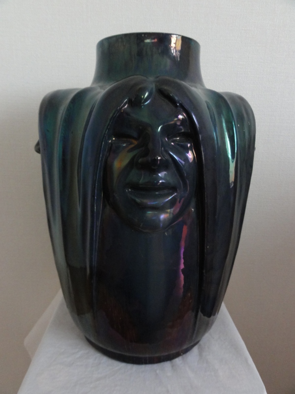 Vase aux tetes de femmes 04 (vers1903)