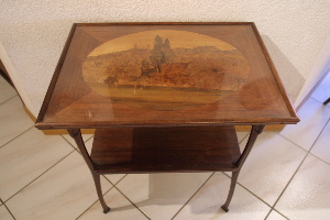 Petite table avec la marqueterie de Haut-Barr, signe C.Spindler, (dans les annees 1900)